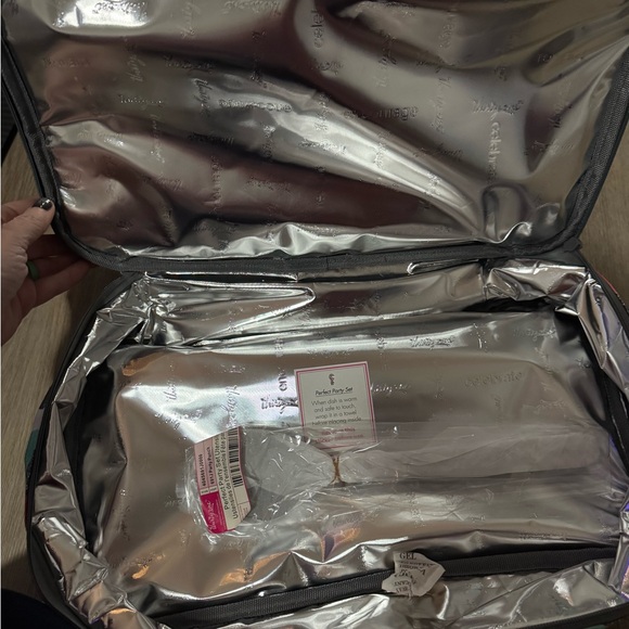 Thirty One Expandable Insulated travel food service bag with serving tools NWT - Picture 2 of 3